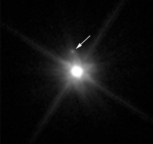 Görselde de gördüğümüz Makemake ise Plüton ve Eris'ten sonra Kuiper Kuşağı'nın en büyük üçüncü gök cismi dediğimiz gibi.