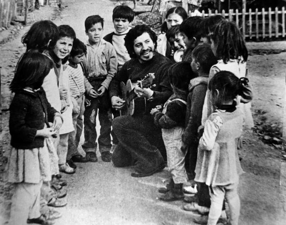 Victor Jara'nın Katili Tam 43 Yıl Sonra Hâkim Karşısında...