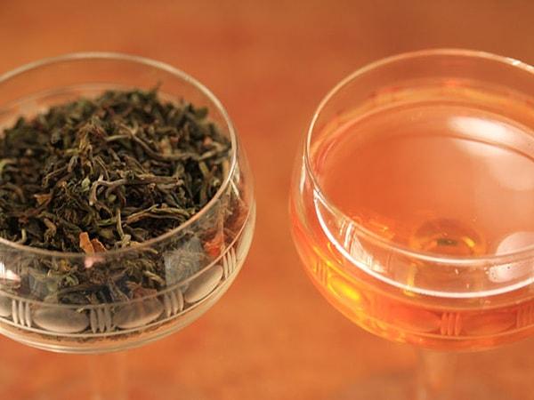 10. Darjeeling çayı, her bitkiden iki yaprak toplanarak üretilir.