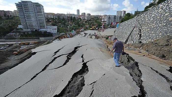 Bir Başkent Klasiği: Ankara'da Hatalı Kazı Çalışması Nedeniyle Yol Çöktü