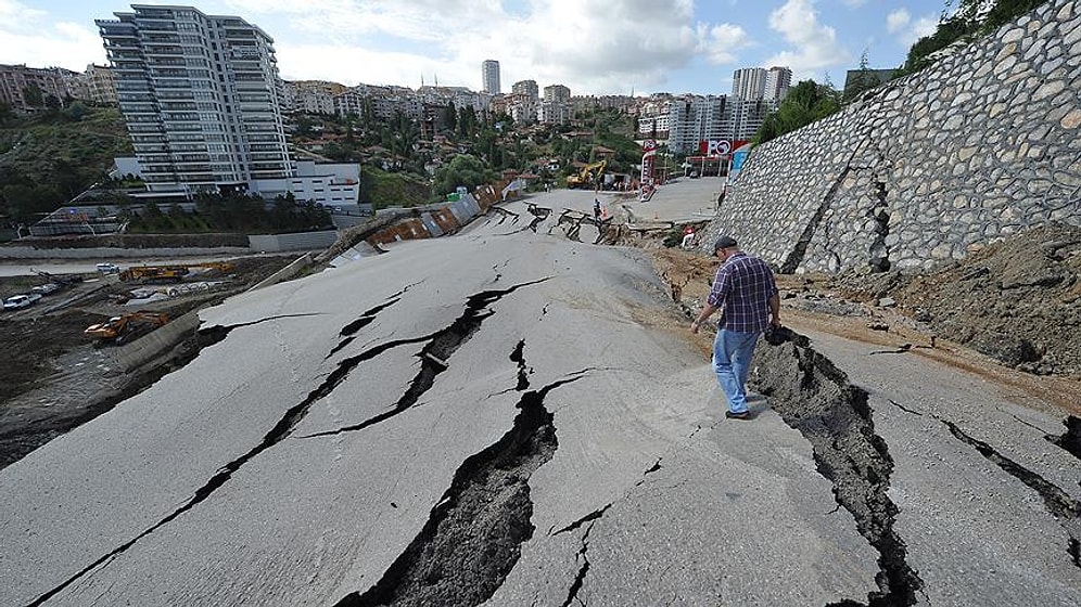 Bir Başkent Klasiği: Ankara'da Hatalı Kazı Çalışması Nedeniyle Yol Çöktü