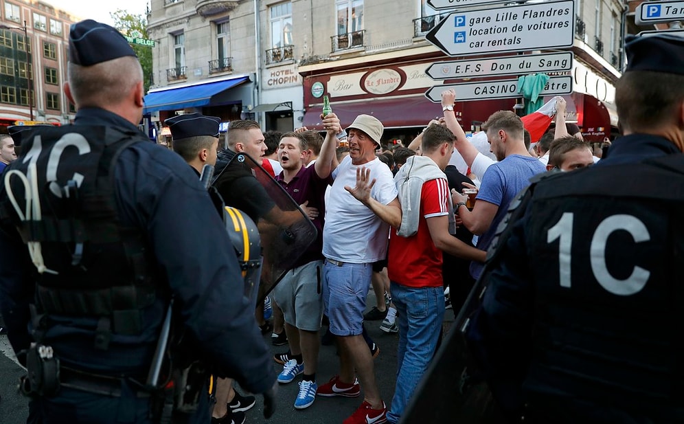 Fransa'da Yine Olay Var! İngiliz Taraftarlar ile Fransız Polisi Çatıştı