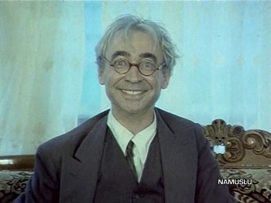 Davulun Sesi Uzaktan Hoş Gelir: Türkiye'de Memur Olmanın 19 Zorluğu