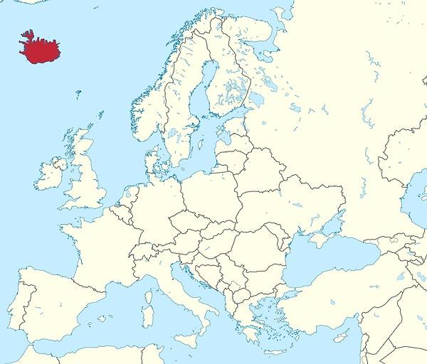İzlanda bugüne kadar Avrupa Şampiyonasına katılmış en küçük ülke. Nüfusu yalnızca 331.000.