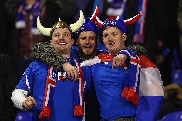 Biraz da ülke futboluna göz atalım. Eğer İzlandalı bir erkekseniz ve 20-40 yaş arasındaysanız, milli takımda yer alma ihtimaliniz 2000'de 1.