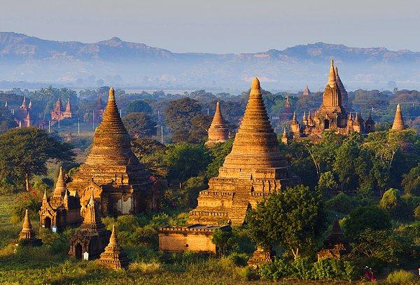 2. 4400 tapınak arasından bisikletlerle tur yapabileceğiniz Bagan Tapınakları