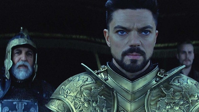 1. Dracula: Başlangıç filmini izleyen bilir. 300 Spartalı filminde Persler nasıl gösterildiyse bu filmde de Fatih Sultan Mehmet ve Türkler zalim ve barbar olarak gösteriliyor.
