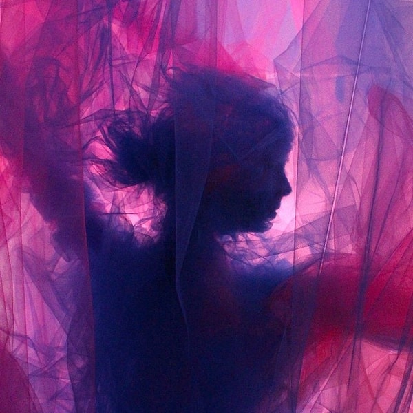 13. Например, известно, что оттенки от светлого к более темному удаются ему благодаря нескольким слоям сразу.