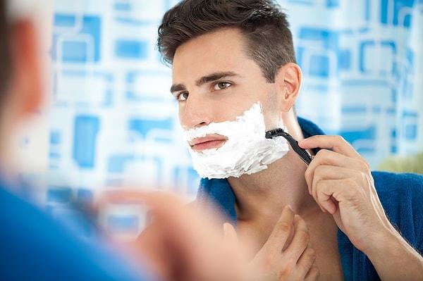 6. Tıraş olmak sakalı gürleştirmez, daha sert ve koyu çıkmasını sağlamaz. Böyle görünmesinin sebebi, sakallarınızın artık konik uçlu olmamasıdır.