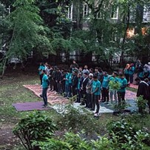 "Burası hem genç Müslümanlara hem de gelmek isteyen herkese kapısı açık bir mekan."