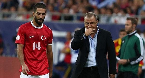 Dün akşam Türkiye'nin İspanya’ya 3-0 mağlup olmasının ardından taraftarlar, başta Fatih Terim ve Arda Turan'a olmak üzere birçok kişiye tepki gösterdi.