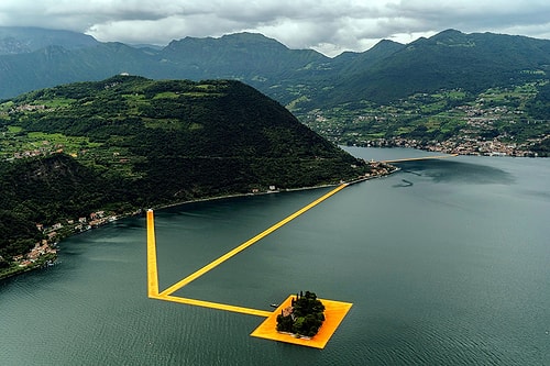 İtalya'da Gölün Üzerinde Yürümenizi Sağlayan Muhteşem Enstalasyon: The Floating Piers