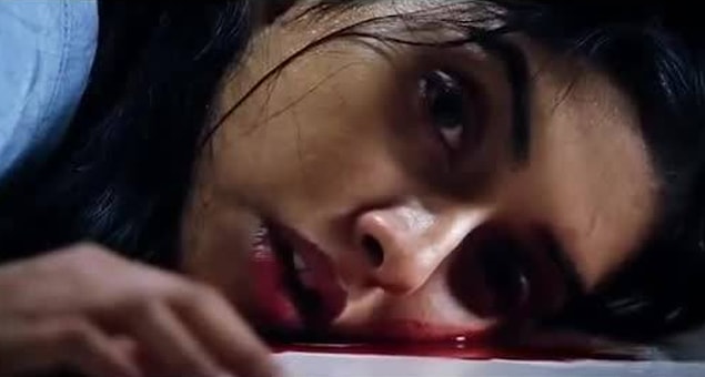 14. Hollywood'da aşıklar birbirini aldatabilir veya gündelik problemlerden dolayı ayrılabilir. Bollywood'da ise onları ancak ölüm ayırır.