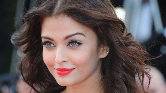 16. Hollywood'da aktrisler zayıf, uzun boylu ve fittir. Fizikleri kusursuzdur. Bollywood'da ise aktrisler 0 beden değildir. Yüz güzelliği daha ön plandadır.