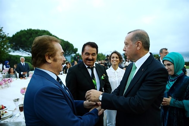 İftar yemeğine sanat, spor ve iş dünyasından önemli isimler katıldı.