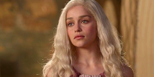 25. Andallar'ın, İlk İnsanlar'ın, Rhoynarlar'ın ve Yedi Krallık'ın Kraliçesi, Fırtınada Doğan, Ejderhaların Annesi, Zincirkıran, Ejderha Kayası Prensesi, Meeren Kraliçesi Daenerys Targaryen - Game of Thrones
