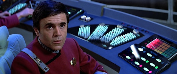 4. Русское происхождение Ельчина не ускользнуло от внимания режиссера Дж. Дж. Абрамса, и он дал Антону роль Павла Чехова, находчивого офицера, которого в оригинальном сериале сыграл Уолтер Кёниг.