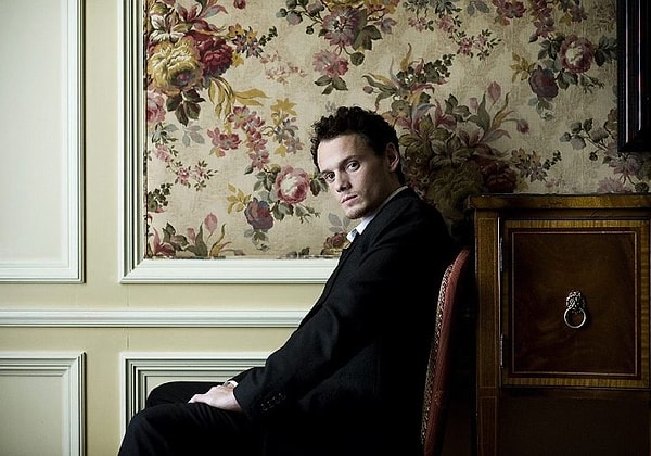 7. Три других фильма с его участием, «Rememory», «Порто» и  «Thoroughbred» выйдут в этом и следующем году.