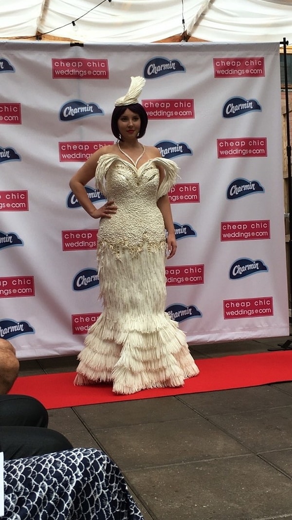 6. Франк Касарес для создания своего платья черпал вдохновение из фильма «Эдемский сад». Вы только посмотрите на этот голливудский гламур!