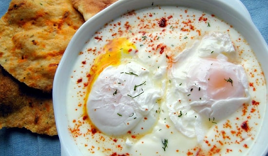 Şu Yoğurdu Sarımsaklasak da mı Sarımsaklamasak da mı Diye Düşünmeksizin Yiyeceğiniz 12 Tarif