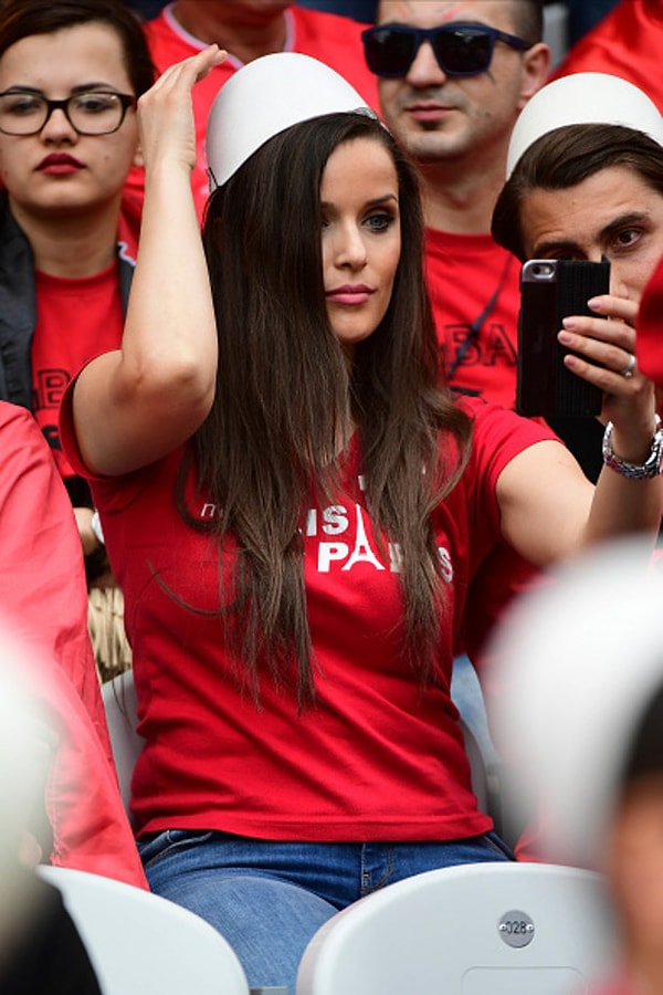 Уверенных в себе и своей неотразимости.