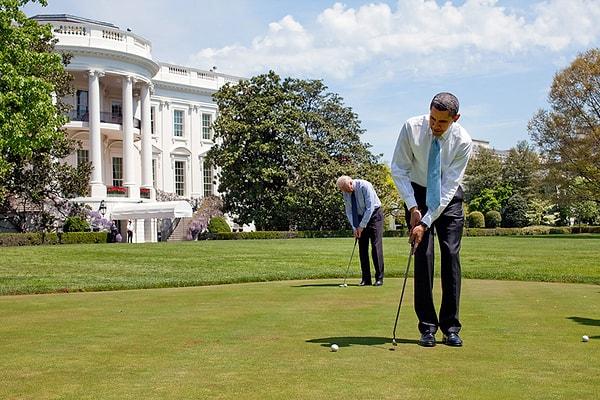 1. Yeri geldi Beyaz Saray'ın bahçesinde golf oynadı