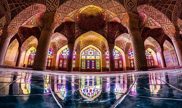 11. Nasır el Mülk Camii'ni İran turları ile gezebilirsiniz.