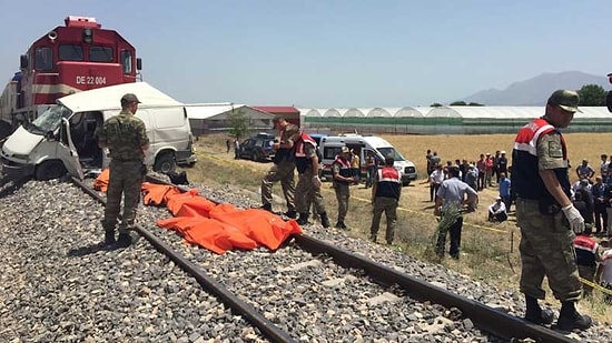 Elazığ'da Tren Minibüse Çarptı: 9 İşçi Can Verdi