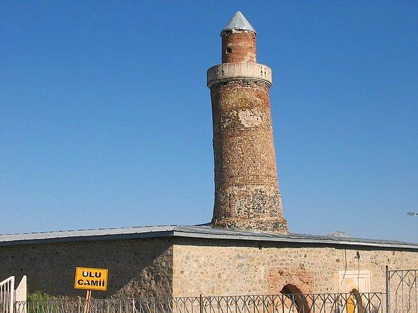 7. Meğerse minare, ustası tarafından bilerek eğik yapılmış.