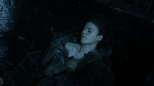 Sonuç olarak Ygritte öldü. Dudağında yarım bir sevdanın hüznü, aslan gibi göğsü türküler içinde... Cesedini Jon kendi elleriyle ateşe verdi.
