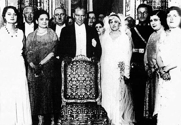 Rukiye, Yüzbaşı Hüsnü Erkin ile evlendi. Nikahları Ankara Belediyesi'nce kıyıldı.
