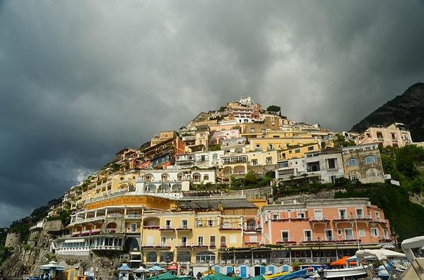 5. Dünyaca ünlü Positano kasabası