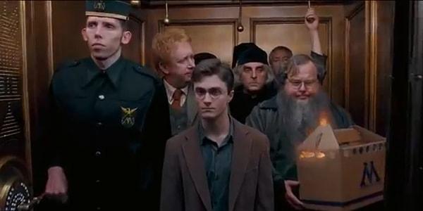 Nicholas Blane "Harry Potter ve Zümrüdüanka Yoldaşlığı"nda ekrana geldi. Karakterinin adı Bob'tu.