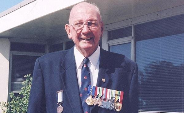 Kurtardığı hayatlardan ötürü pek çok da ödül almış. 2006 yılında Avustralya Şeref Madalyası'na layık görülmüş.