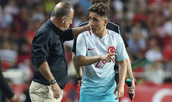 İlk defa Karadağ karşısında milli formayı giydiğinde ise herkesi kendine hayran bıraktı. Tabii Türk kulüplerinin transfer listesindeydi ama Emre'nin peşinde dünya devleri vardı.