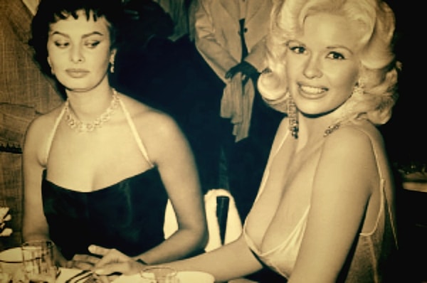 23. Сравнивать себя с другими