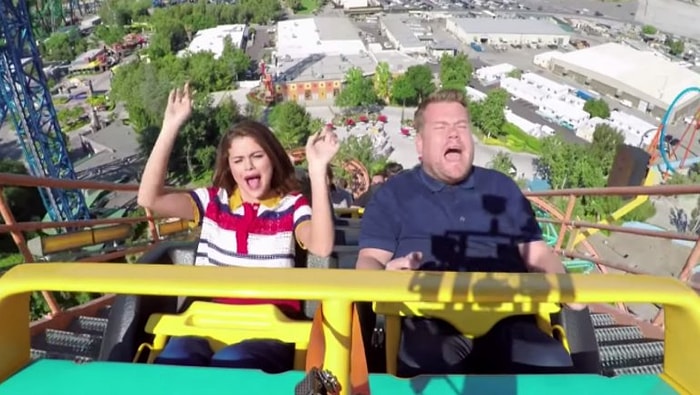 Selena Gomez, James Cordon ile Birlikte Roller Coaster'a Binerek Karaoke Yaptı