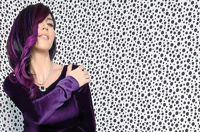 Hande Yener'in Son Klibi Mor'u İzlerken Aklımızdan Geçenler