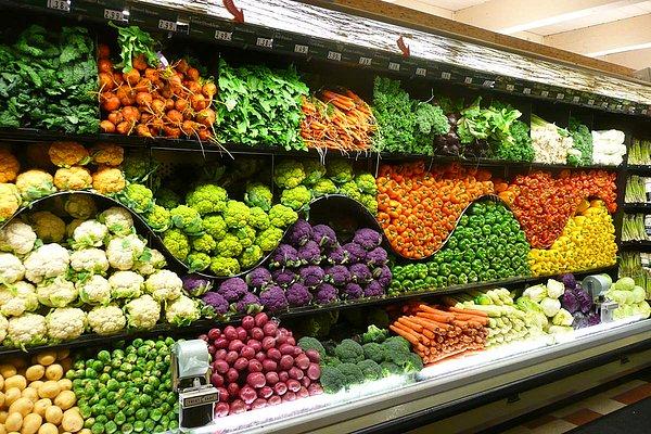1. ABD'deki süpermarketler 5 tona yakın yenebilir durumdaki gıdayı çöpe attı.