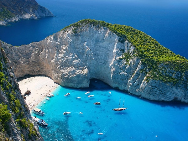 5. Navagio Sahili, Yunanistan