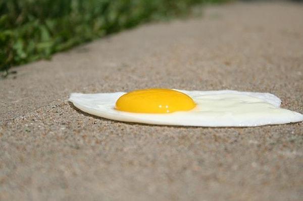 18. Bir yumurtanın kaldırımda pişebilmesi için, kaldırımın 70 °C olması gerekmektedir.