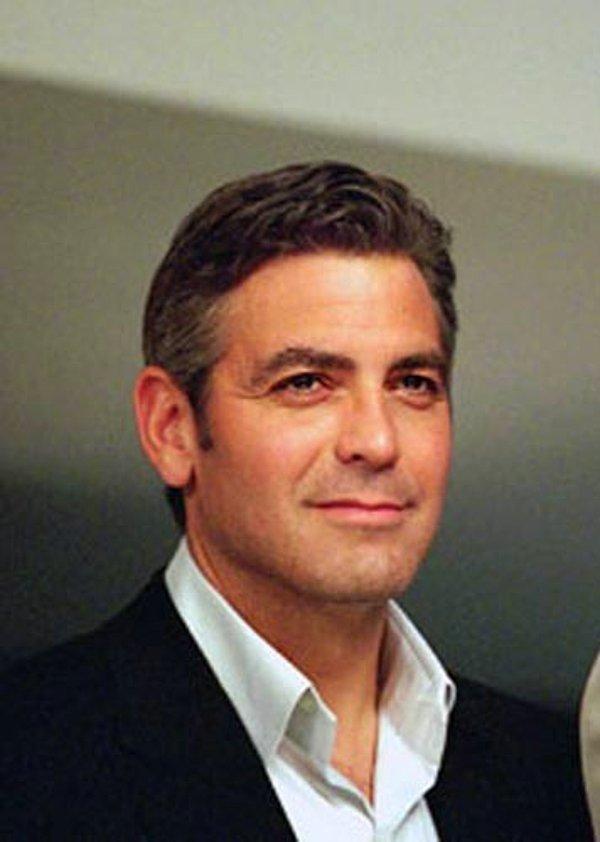 8. Ocean's 11 (2001)  Ocean's Eleven - George Clooney