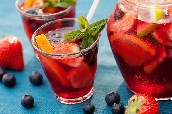 2. Yaz geldiyse tam da yaz gibi bir sangria'nın tam zamanı!