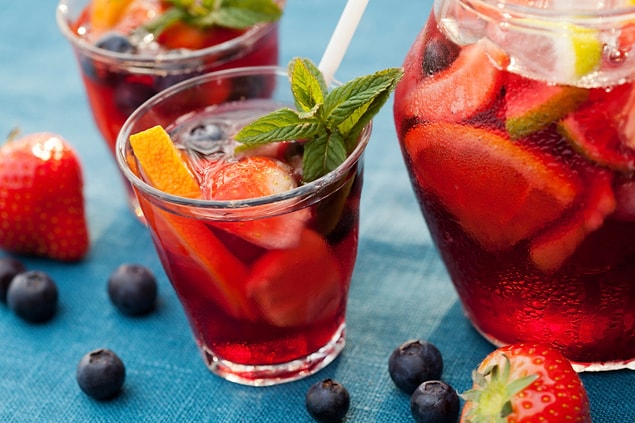 2. Yaz geldiyse tam da yaz gibi bir sangria'nın tam zamanı!