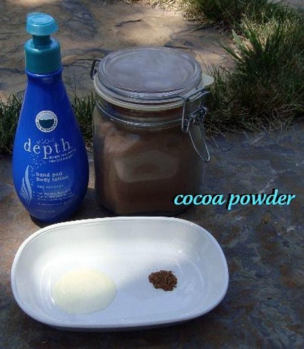 2. Kakao tozu ile kremi karıştırarak, kendinize bronzlaştırıcı yapabilirsiniz!
