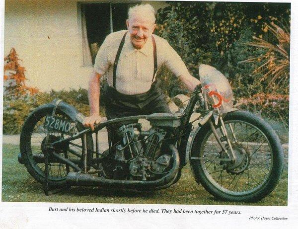 1920’de, 21 yaşındaki bir genç, bir garaj önünde duran yepyeni motosiklete hayranlıkla bakıyordu.