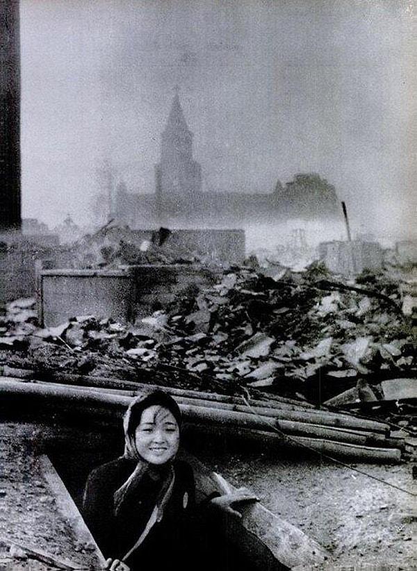 19. Nagasaki'ye atılan atom bombasından sağ kurtulan bir kadın, 1945.