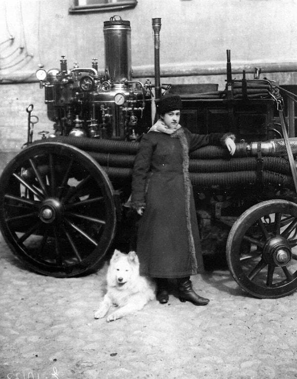 25. Rusya İmparatorluğu'ndaki ilk kadın itfayiyeci Maria Aleskeevna Ermolova, St. Petersburg, 1910.