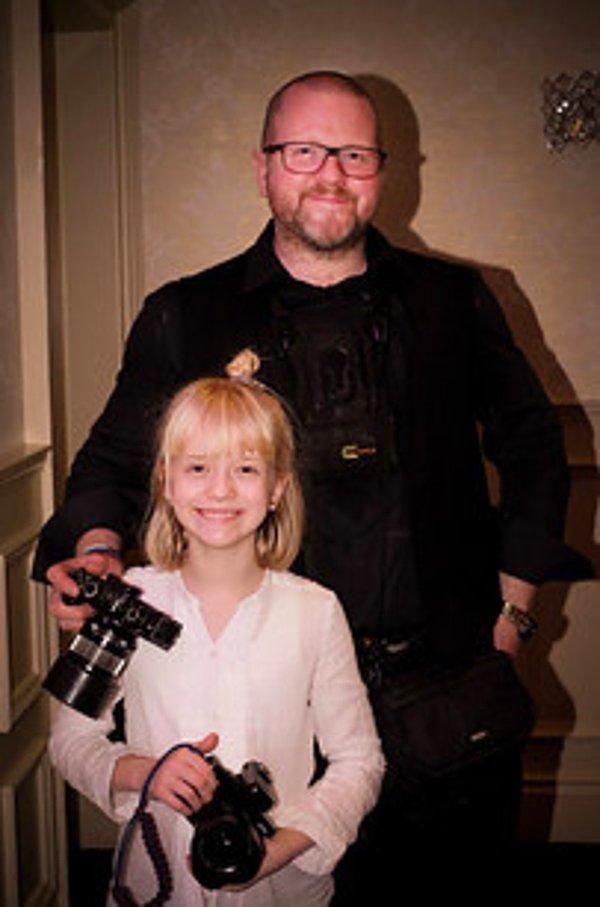 Kendisi de bir fotoğrafçı olan baba Kevin Wyllie, küçük kızının fotoğrafçılığa duyduğu ilgiyi fark eder etmez onu çalışmalarına ortak etmeye başlamış.