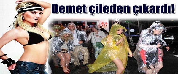 8. Sel nedeniyle iptal edilen konseri bile yağmurluklarla bekleyen sadık bir kitle.